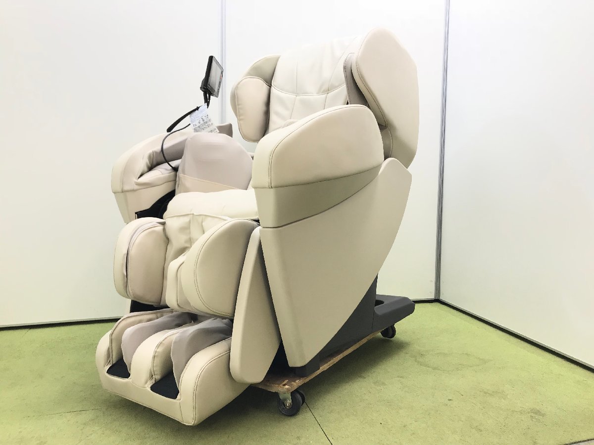 2021年製 美品 Panasonic 高級 マッサージチェア リアルプロ EP-MA102 温感モミ玉 家庭用電気マッサージ器